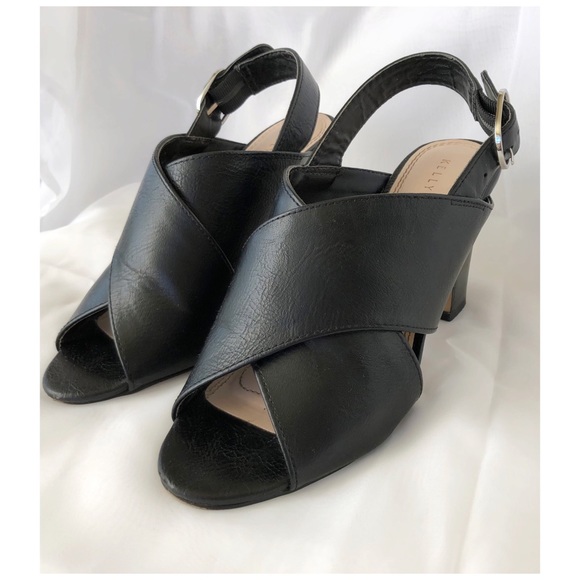 Kelly And Katie ♥️ Astalia Sandals - Picture 2 of 10